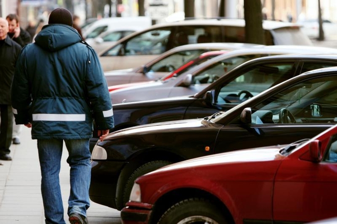 Teks pakratyti piniginę: Kauno centre automobilį statysime už 4 litus