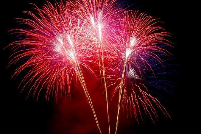 Naujuosius metus sutinkantys žmonės trumpam užmirš pusnis, kaitros bangas ir potvynius