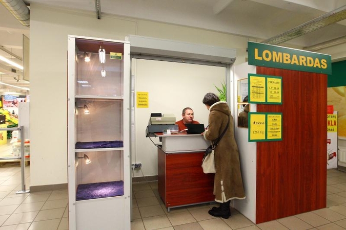 Kaune vidury dienos įžūliai apiplėštas lombardas 