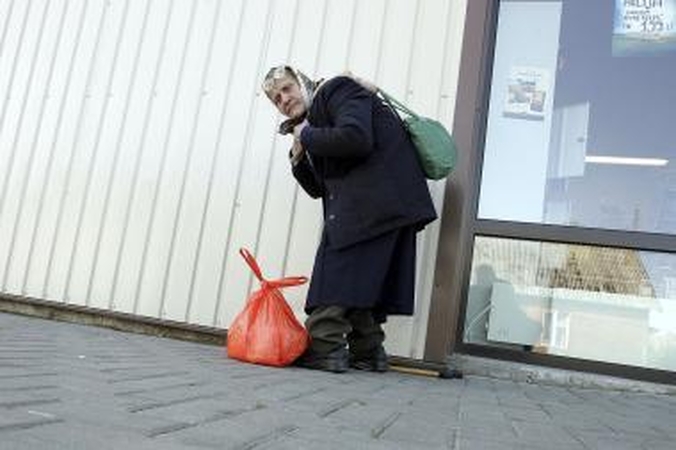Iš po pensininkės lovos pagrobė 18 tūkst. litų