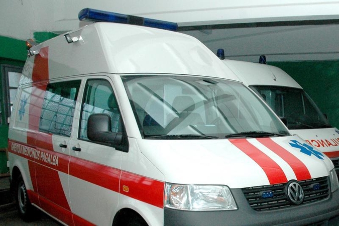 Pirmąsyk Lietuvoje pervežtas ligonis panaudojus „dirbtinius plaučius"