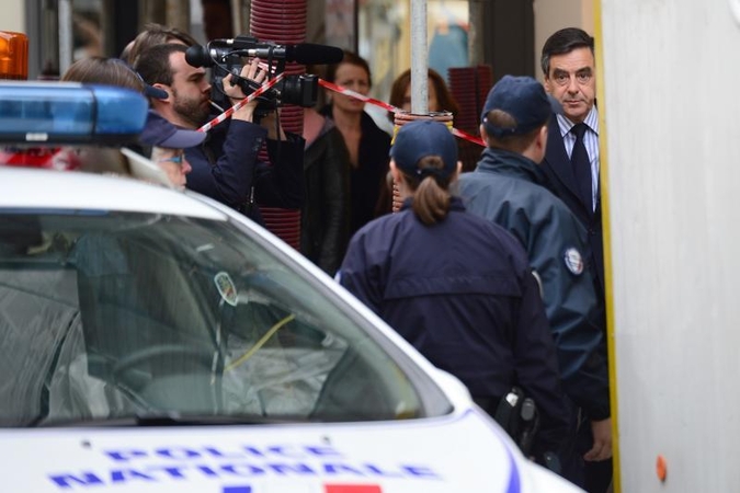 Paryžiaus Dievo Motinos katedroje - savižudybė, žmonės evakuoti