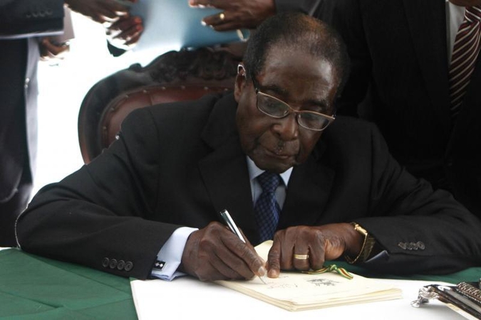 Zimbabvės prezidentas pasirašė naują konstituciją