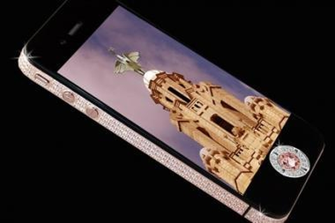 Britų juvelyras pagamino brangiausią pasaulyje mobilųjį telefoną