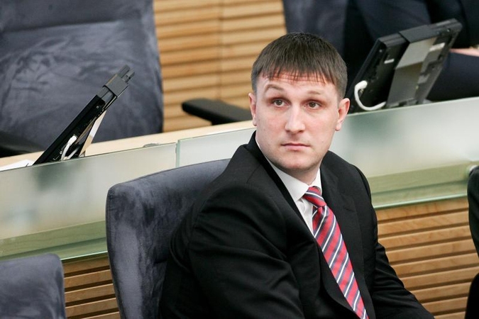 STT krėtė A.Sacharuko butą, kuriame laikinai gyvena V.Giržadas