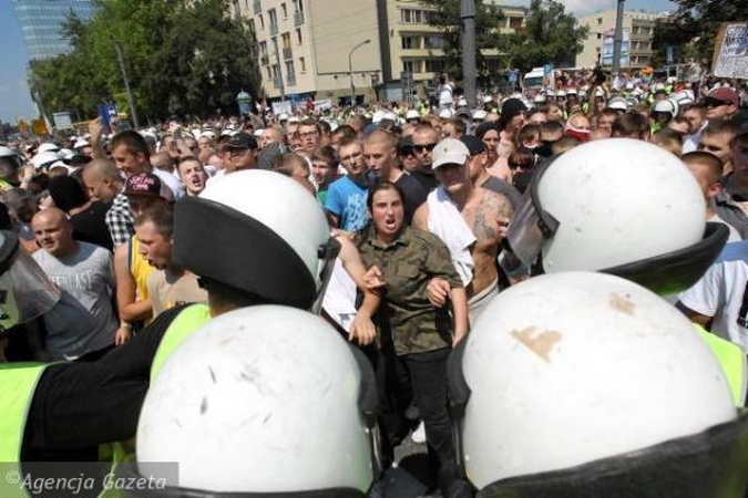 Belgrade per susirėmimus gėjų parado metu sužeista beveik 60 policininkų ir civilių asmenų