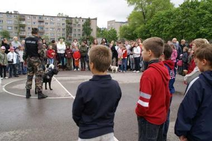 Pakrančių apsaugos pasieniečiai svečiavosi mokykloje