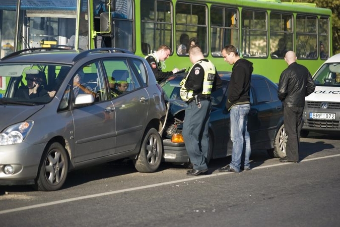 Ant P.Vileišio tilto ryte susidūrė septyni automobiliai