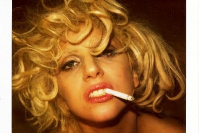 Lady Gaga susitikinėja su vaikinu iš savo vaizdo klipo