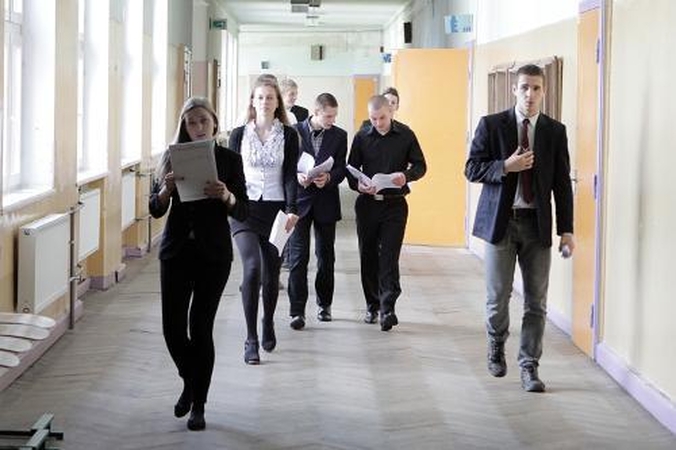 Egzaminų lyderė – "Ąžuolyno" gimnazija