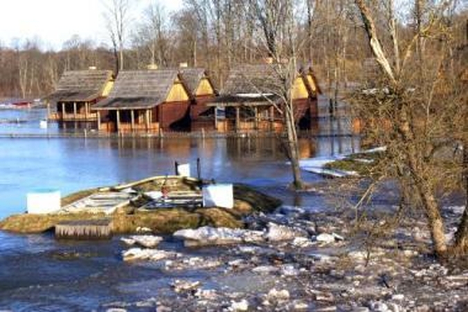 Atkirto: kelias Šilutė – Rusnė vakar atsidūrė po vandeniu.