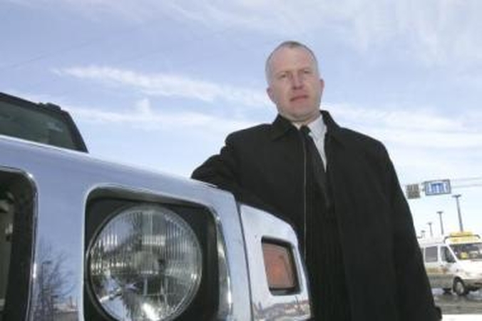 Specialistas: ilgiausio limuzino vairuotojui G.Petravičiui praverčia ankstesnė patirtis, kai jis vairavo autobusą.