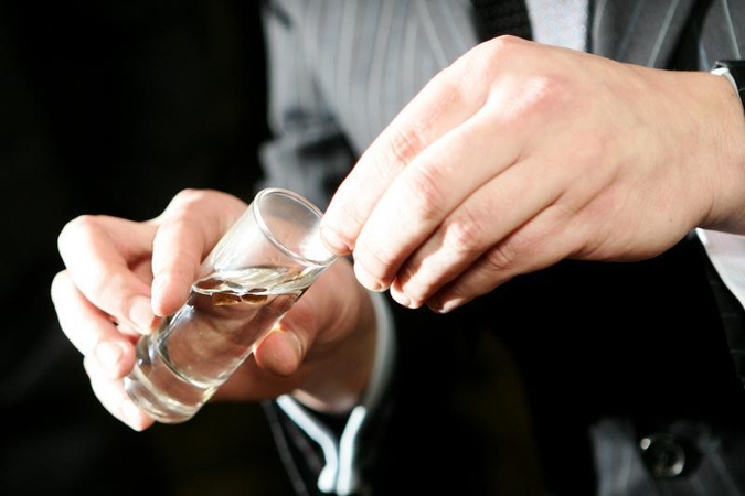 Ar Seimas valstybės tarnautojams leis išgerti po darbo?   