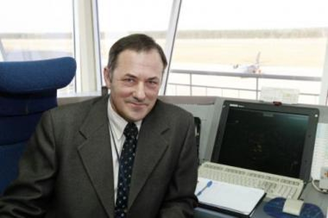 Dispečerės: Palangos skrydžių valdymo centre dirba ir merginos – aštunti metai lėktuvų skrydžiams vadovauja Sigita Kundrotaitė, pusmetį patirties semiasi Gintarė Zenevičiūtė.