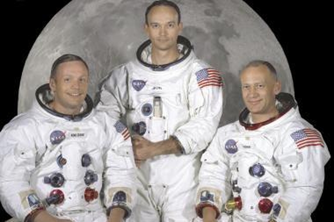 Pirmieji: į Mėnulį skridusi komanda: N.Armstrongas, (kairėje), E.Aldrinas, (dešinėje) ir M.Collinsas.