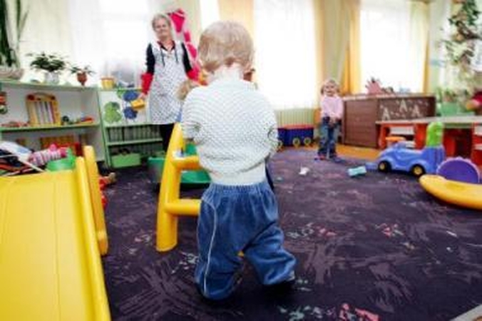 Parama: jei darželį lankančių vaikų tėvai neteko darbo arba sumažėjo jų mėnesinės pajamos, jie gali prašyti lengvatų.