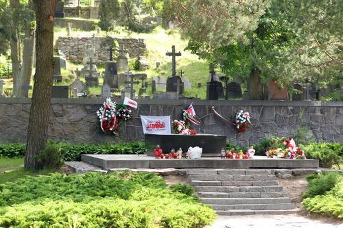Kapą išniekino radikali grupuotė