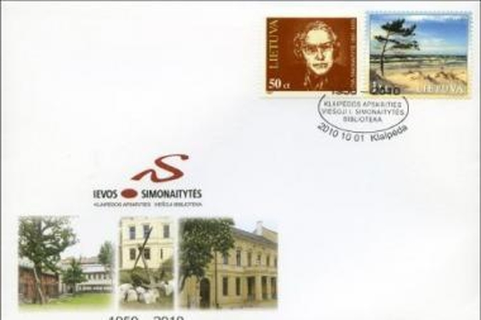 Įamžino: I.Simonaitytės bibliotekos 60-mečiui Lietuvos pašto išleistą proginį voką apipavidalino dailininkė Evelina Paukštytė.