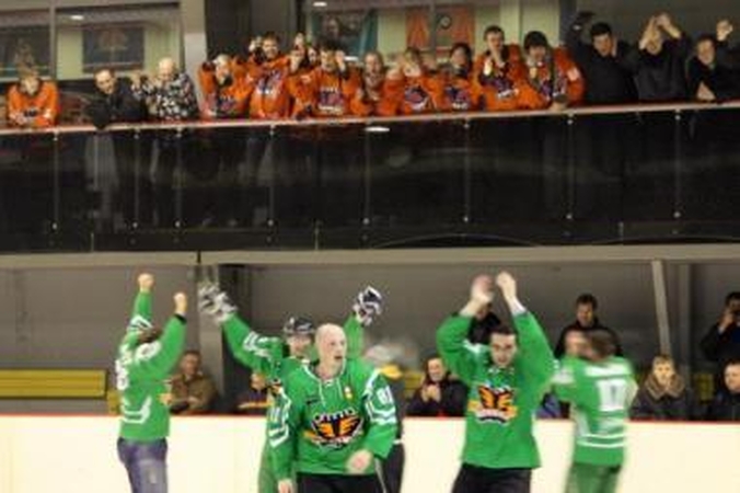 Triumfas: "Sparnų" ledo ritulininkai po pergalės prieš "Vilkus" nevaržė emocijų.