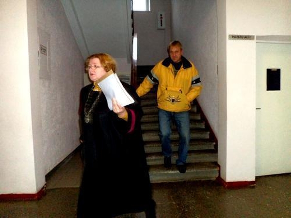 Balsų papirkinėtojas pabėgo iš teismo salės