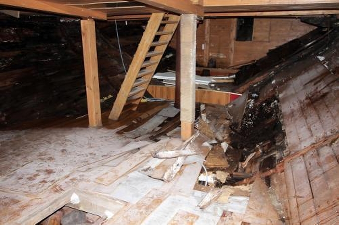 „Meridianą“ vėl plukdys į doką