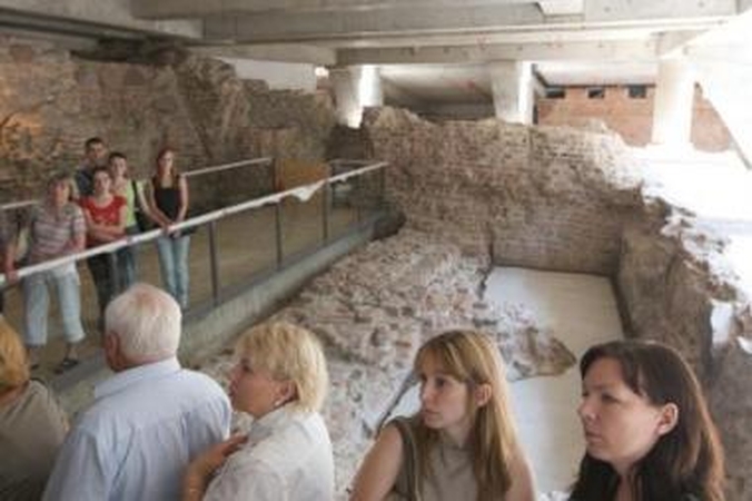 Autentika: rūsyje glūdi atkasti Valdovų rūmų pietinio korpuso pamatai. Kad jie neirtų, rūmuose palaikomas griežtas mikroklimatas.