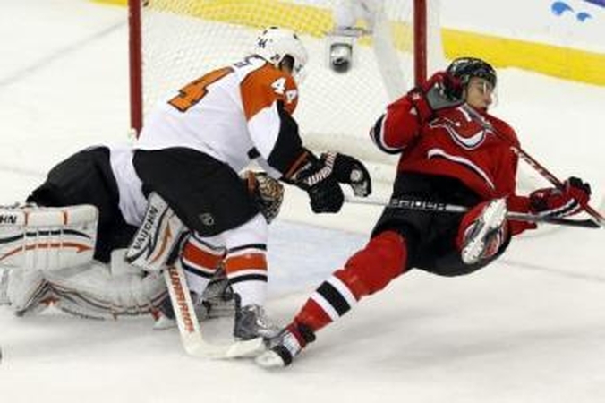 Budrumas: "Flyers" gynėjai D.Zubrų (dešinėje) stabdo irgi be kompromisų.