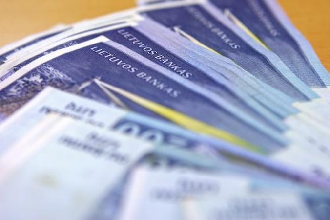 Buhalterė neatsispyrė sukčiams