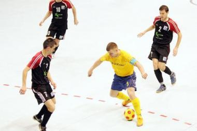 Patirtis: 2008-aisiais "Nautaros" futbolininkai (geltoni marškinėliai) sėkmingai įveikė pirmąjį Europos taurės turnyro atrankos etapą.