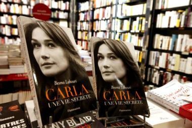 Tigrė: C.Bruni yra patraukli ir smarki, laisva ir gudri, ištikima draugystėje ir nepastovi meilėje, kaip teigiama naujoje jos biografijoje.