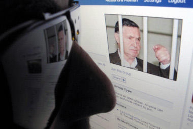 Pinigai: internautai prisigalvoja šimtus būdų, kaip užsidirbti leidžiant laiką socialiniuose tinkluose.