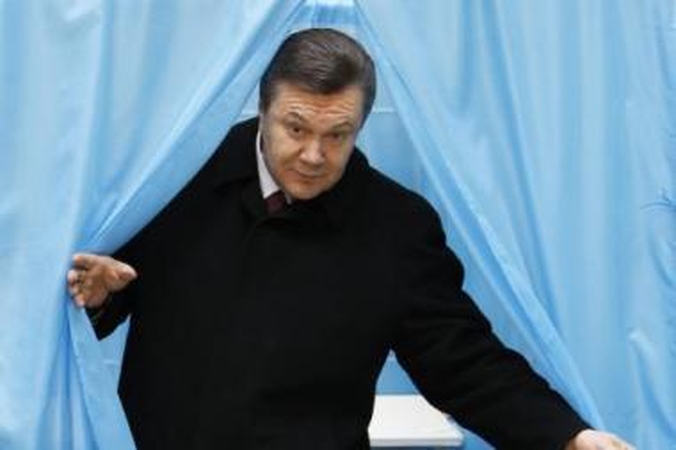 Draugystė: nors V.Janukovyčius per rinkimus kaltino Lietuvą siunčiant į Ukrainą smogikus, bet ekspertai spėja, kad geri Vilniaus ir Kijevo santykiai neturėtų pablogėti.