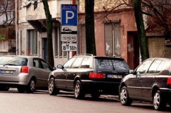 Argumentai: valdininkai tikisi, kad, padidinus mokestį už automobilio statymą, tvarkos mieste bus daugiau.