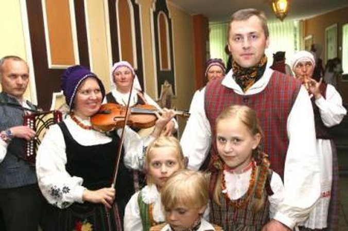 1000 žingsnelių kviečia šokiui