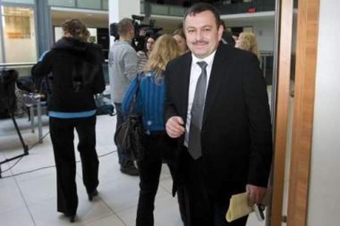 Dabartiniai taisys buvusiųjų klaidas