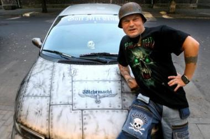 Skandalistas: dailininkas bei tatuiruočių meistras A.Lobovas nebijo valdžios ir įstatymo.