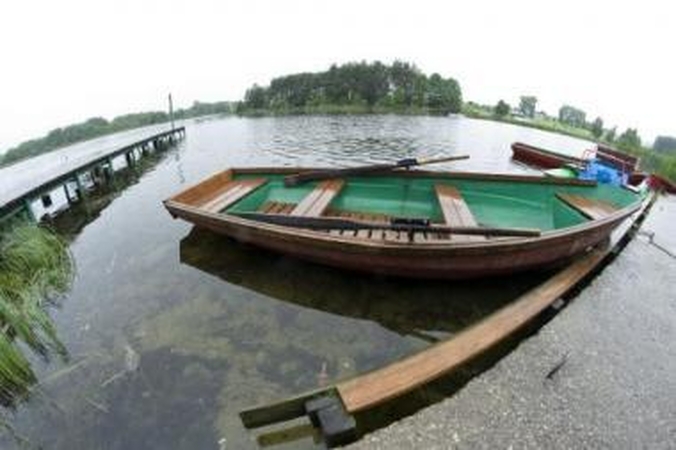 Populiarus: kaitrią dieną Salotės pakrantėse ramu nebūna – čia susirenka minia iš Pilaitės ir gretimų rajonų.