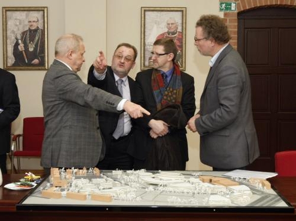 Universitetas kratosi dviratininkų