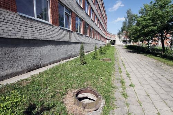 Vagių grobis – krūva ketaus dangčių