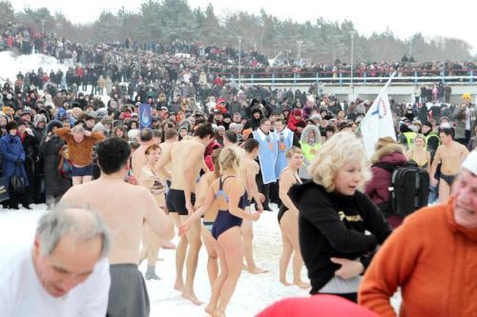 Maudėsi du šimtai, stebėjo tūkstančiai