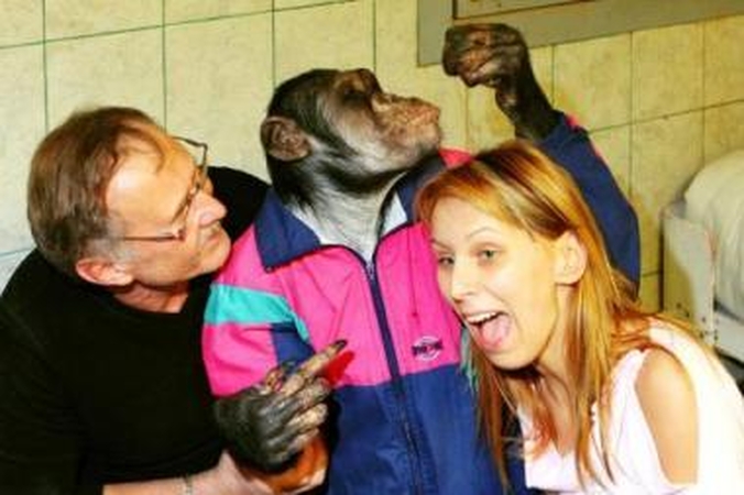Barakuda: atogrąžų jūrose paplitusi ešeržuvių (Perciformes) būrio šeimos žuvis, išore panaši į lydeką, su dideliais aštriais dantimis.