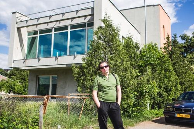 Buvęs milijonierius dirba taksistu