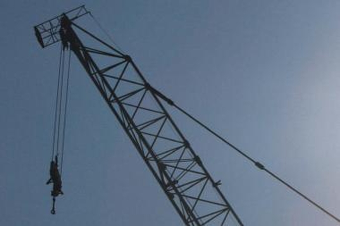 Situacija: sparčiai mažėjant statybų apimtims, Lietuvos statybvietėse išvysti oriai besisukinėjančius kranus gali tapti egzotika.