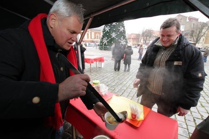 Klaipėdiečiai aukojo seneliams
