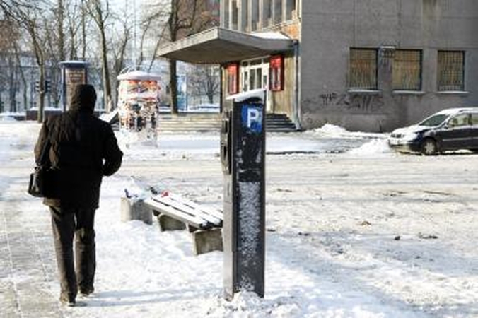 Būdas: dažniausiai už automobilių stovėjimą klaipėdiečiai atsiskaitė mesdami monetas į stovos skaitiklius.