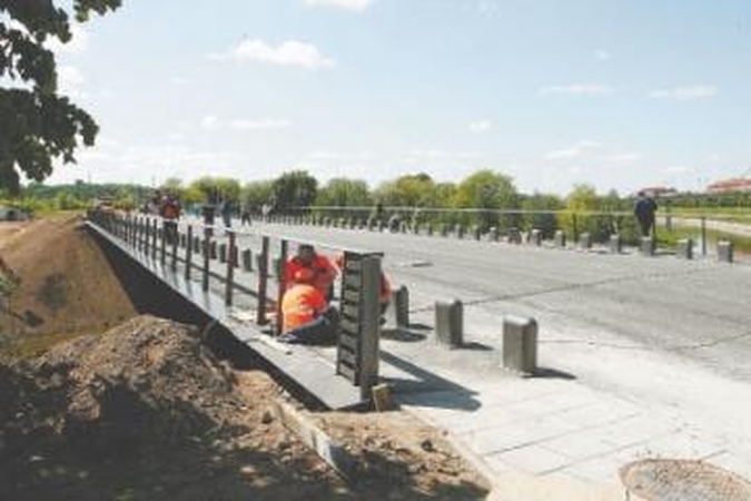 Į salą atpūtė statybininkus