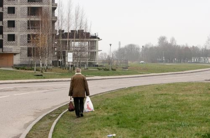 Valdininkų tušti pažadai lieja kraują