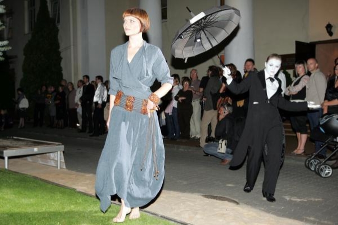 Sutapo: mados naktį stilinga šventė vyko ir viešbučio "Mabre Residence Hotel" kiemelyje.