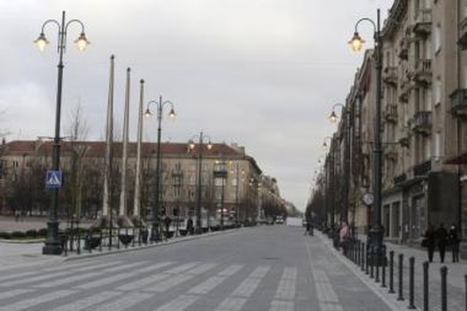 Spėlionės: savivaldybė neatmeta galimybės, kad Gedimino prospekto rekonstrukcija atlikta nekokybiškai.