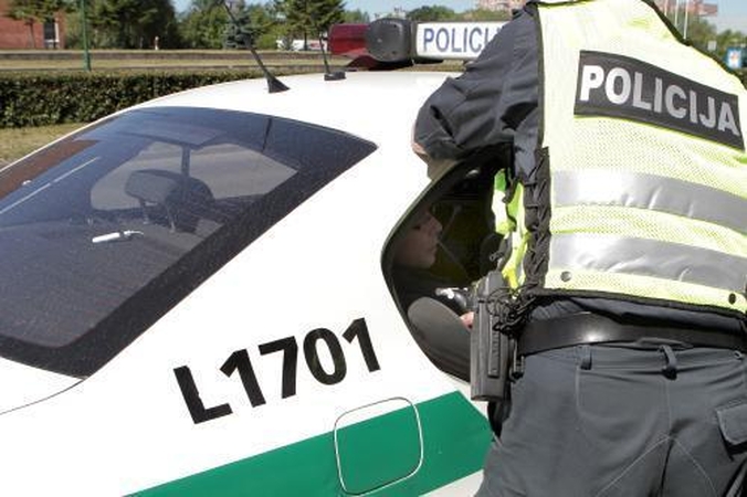 Nuo bausmės bandė išsisukti kyšiais